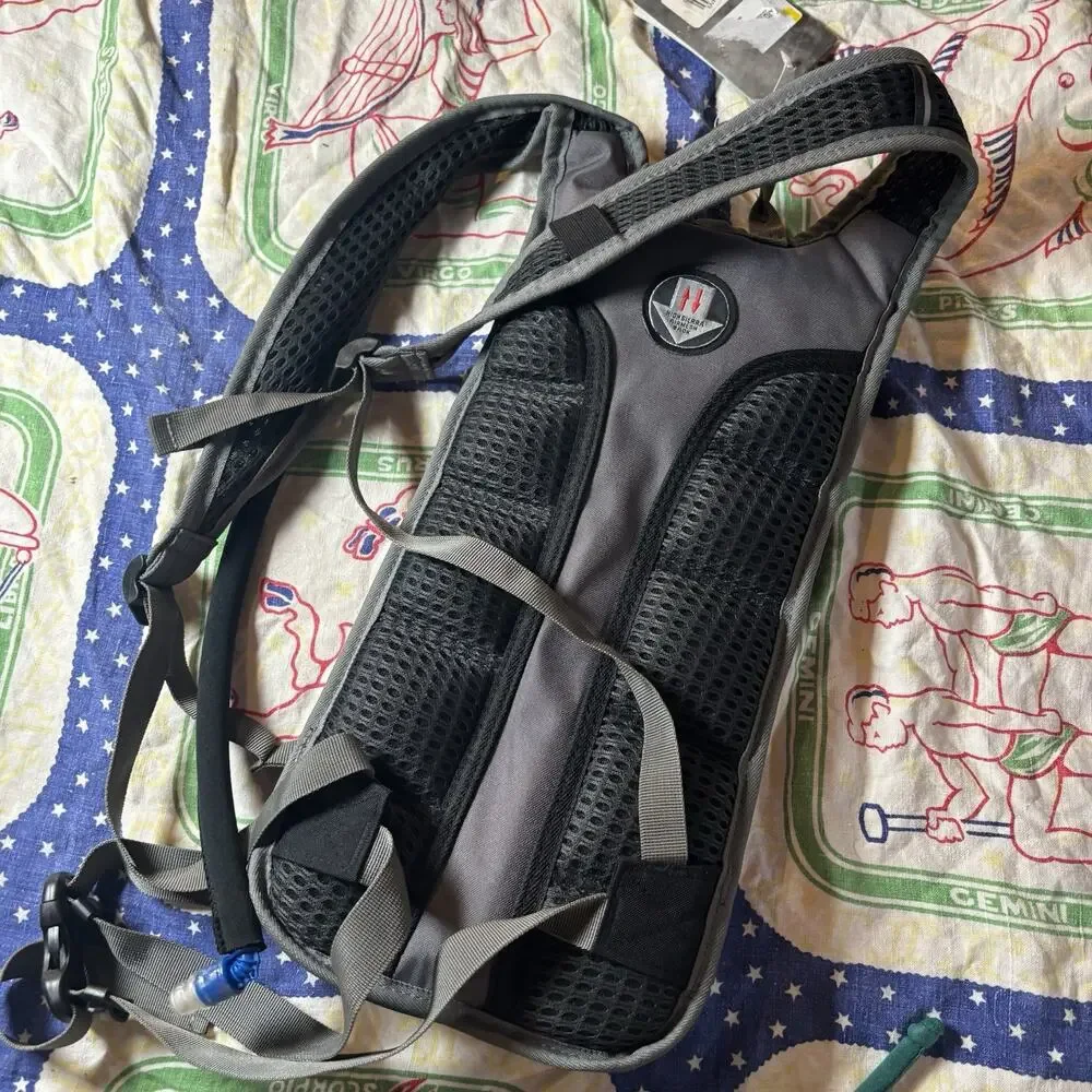 NEW High Sierra Hydration Pack 2 Liter‎ Reservoir Gator Red & Grey